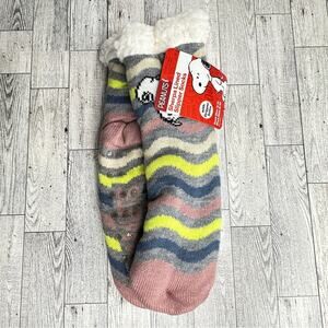 NWT Peanuts Snoopy Sherpa Lined Slipper Socks